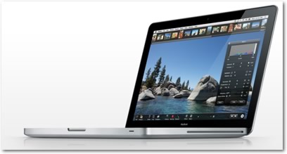 [画像]MacBook (2008) © 2008 Apple Inc.