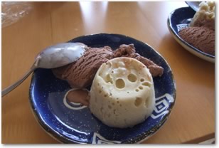 [写真] スポンジケーキ with チョコレートアイス