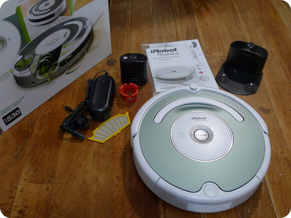 [写真]Roomba 530 内容物